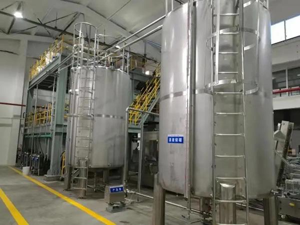 含腐植酸水溶肥加工設備 液態(tài)肥灌裝碼垛生產(chǎn)線
